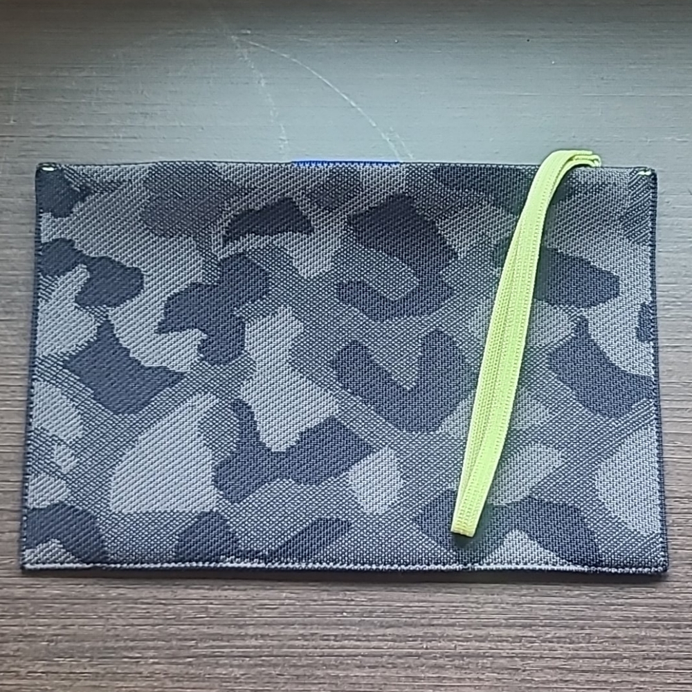 Rothys The Wristlet